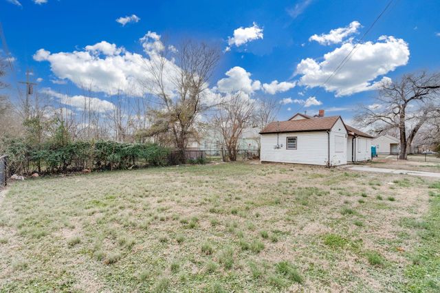 840 N Poplar, Wichita, KS 67214