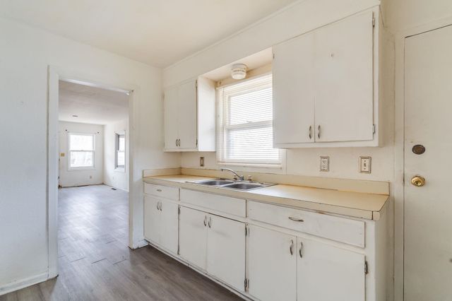 840 N Poplar, Wichita, KS 67214