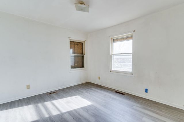 840 N Poplar, Wichita, KS 67214