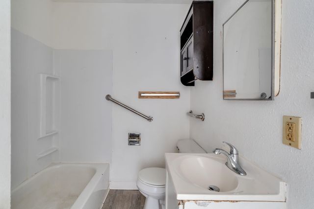 840 N Poplar, Wichita, KS 67214