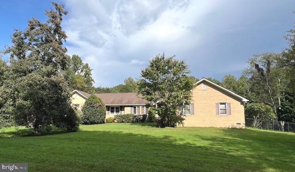 6115 CLIFTON RD, Clifton, VA 20124