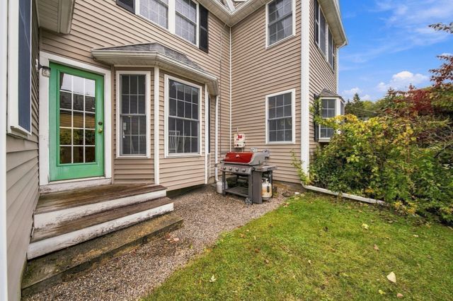 80 Grove St, Hopkinton, MA 01748