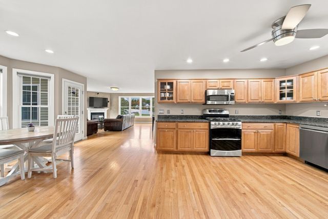 80 Grove St, Hopkinton, MA 01748