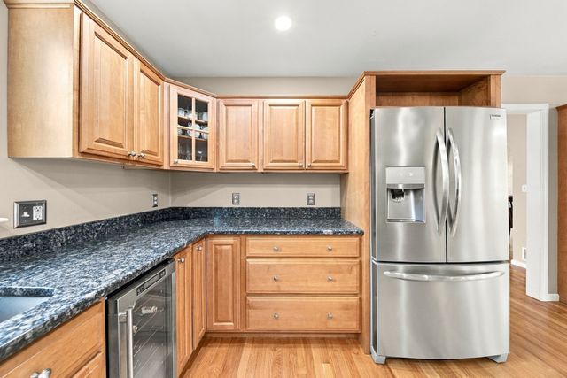 80 Grove St, Hopkinton, MA 01748