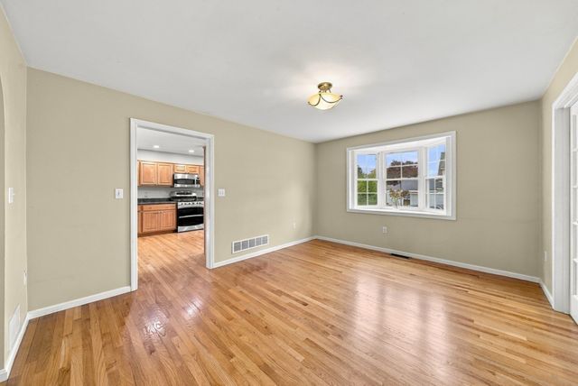 80 Grove St, Hopkinton, MA 01748