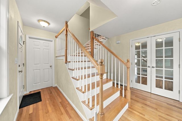 80 Grove St, Hopkinton, MA 01748