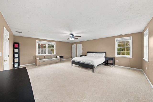 80 Grove St, Hopkinton, MA 01748