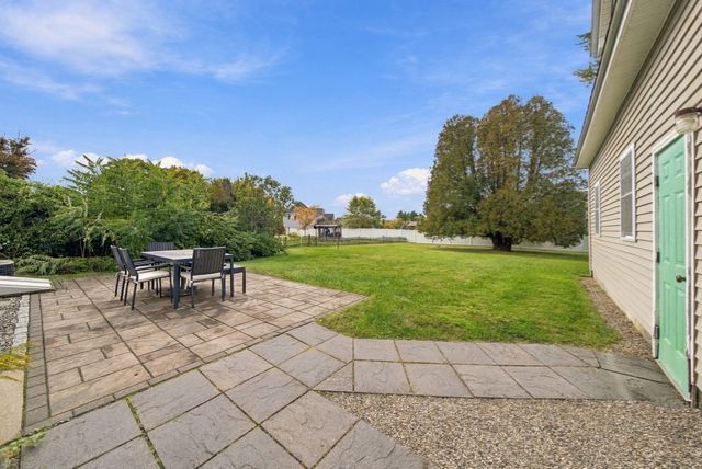 80 Grove St, Hopkinton, MA 01748
