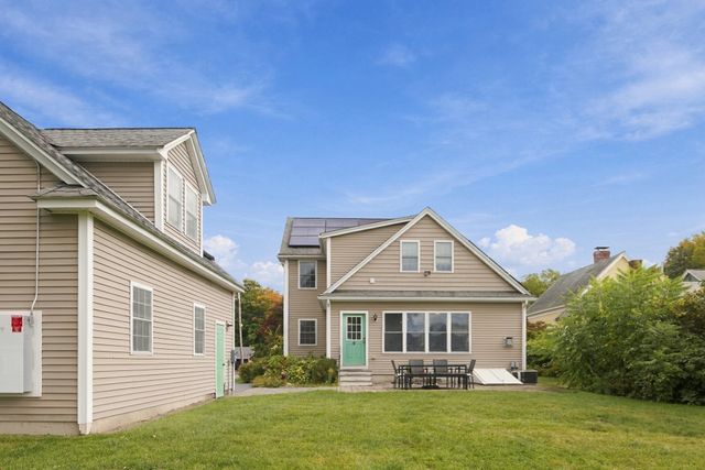 80 Grove St, Hopkinton, MA 01748