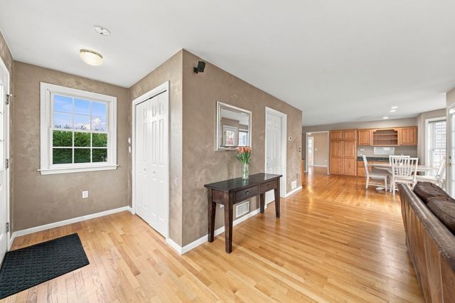 80 Grove St, Hopkinton, MA 01748