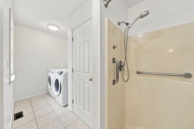 80 Grove St, Hopkinton, MA 01748