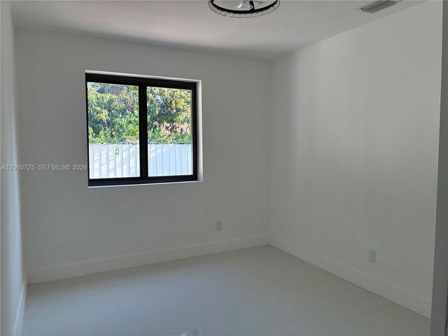 1480 NE 157th St, North Miami Beach, FL 33162