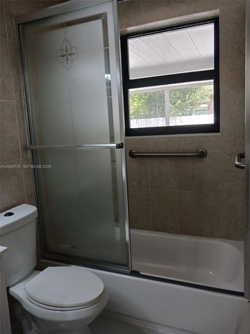 1480 NE 157th St, North Miami Beach, FL 33162