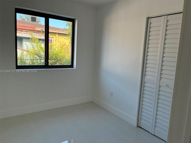 1480 NE 157th St, North Miami Beach, FL 33162