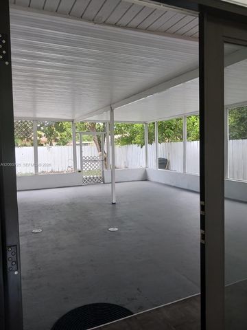 1480 NE 157th St, North Miami Beach, FL 33162