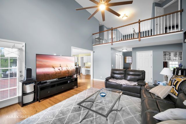 4 Dryden Court, Algonquin, IL 60102