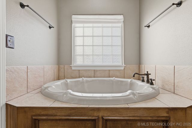 12574 Kathy Lane, Glenpool, OK 74033