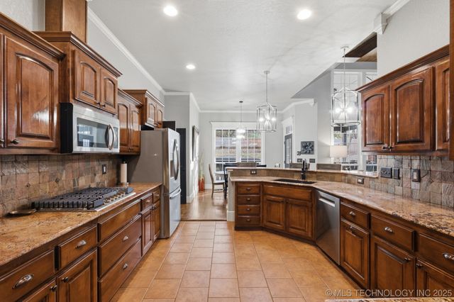 12574 Kathy Lane, Glenpool, OK 74033