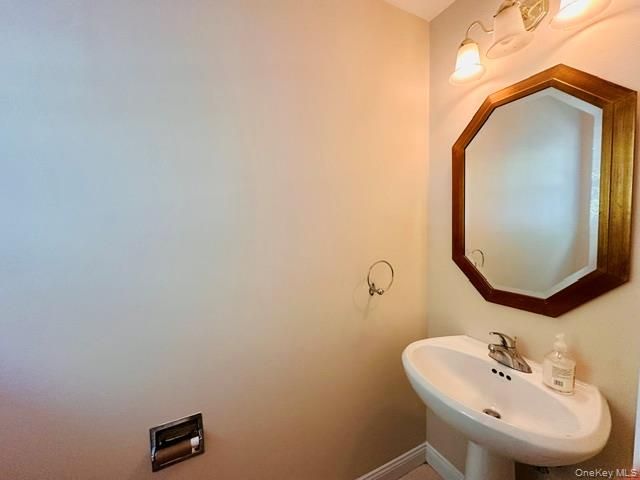 51 Winding Ridge Road, White Plains, NY 10603