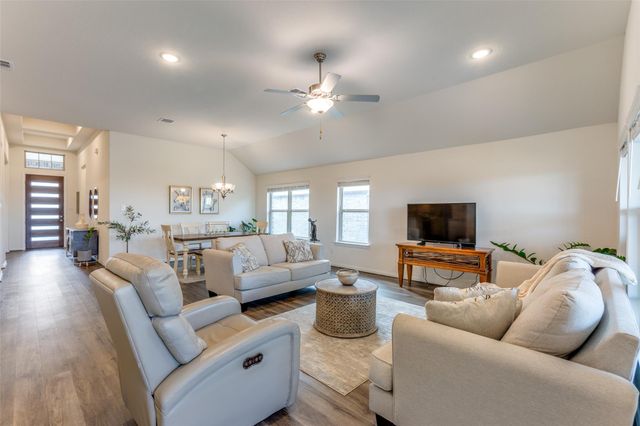 2212 McClendon TRL, Leander, TX 78641
