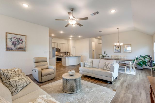 2212 McClendon TRL, Leander, TX 78641