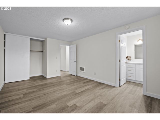 17442 Se WASHINGTON Ct, Portland, OR 97233