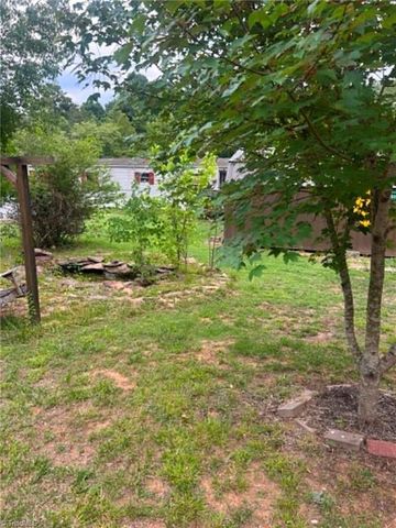 1085 Oak Forest Road, Tobaccoville, NC 27050
