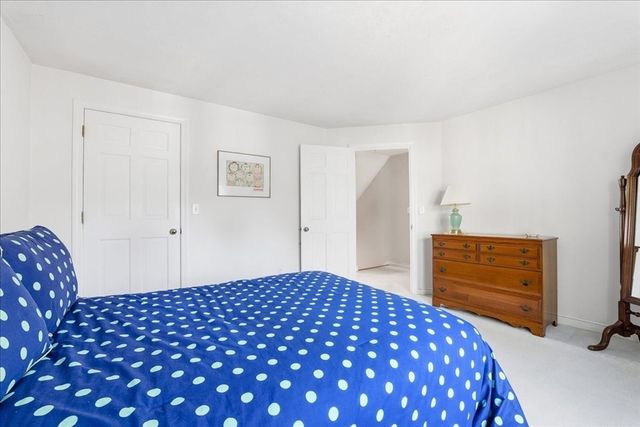 33 First Parish Ln, Hanover, MA 02339