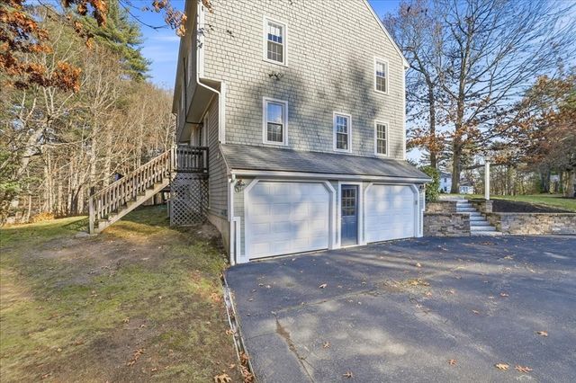 33 First Parish Ln, Hanover, MA 02339