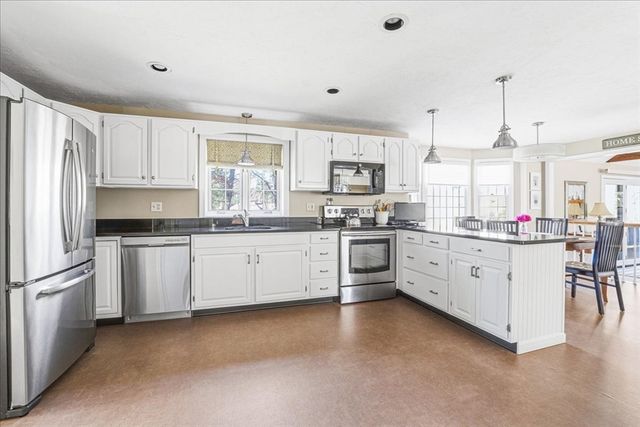 33 First Parish Ln, Hanover, MA 02339