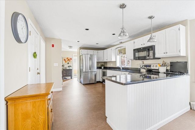 33 First Parish Ln, Hanover, MA 02339