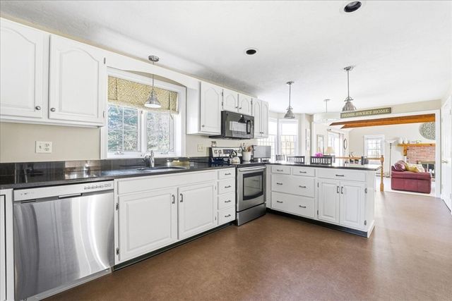 33 First Parish Ln, Hanover, MA 02339