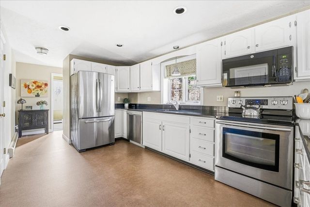 33 First Parish Ln, Hanover, MA 02339