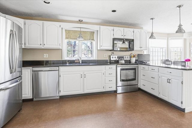 33 First Parish Ln, Hanover, MA 02339