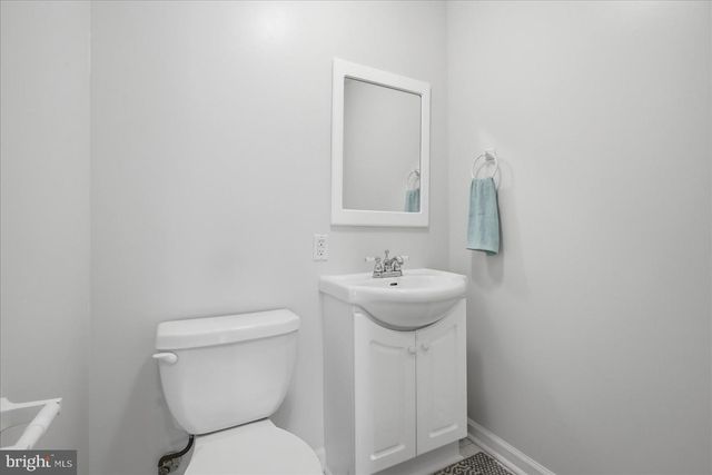 163 CLIFFSIDE RD, Linden, VA 22642