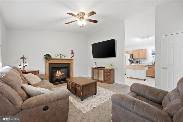 163 CLIFFSIDE RD, Linden, VA 22642