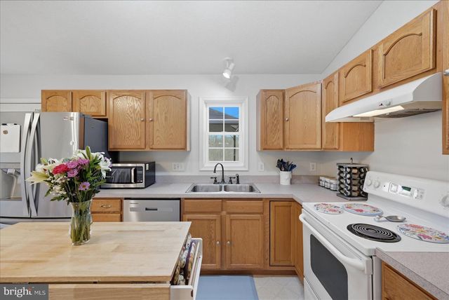 163 CLIFFSIDE RD, Linden, VA 22642