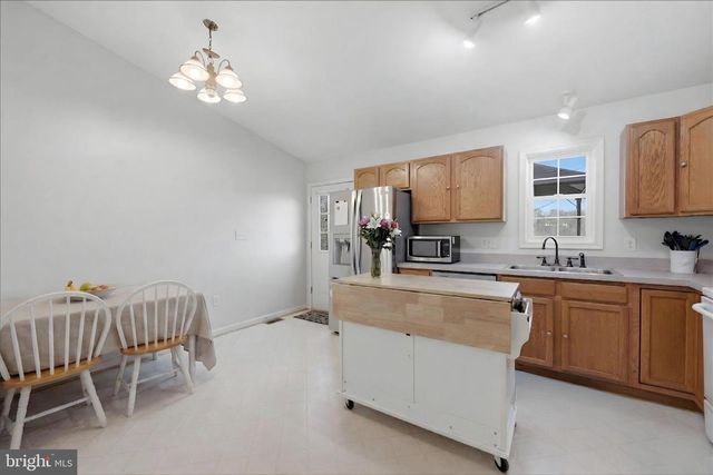 163 CLIFFSIDE RD, Linden, VA 22642