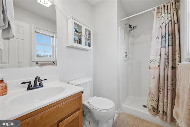 163 CLIFFSIDE RD, Linden, VA 22642