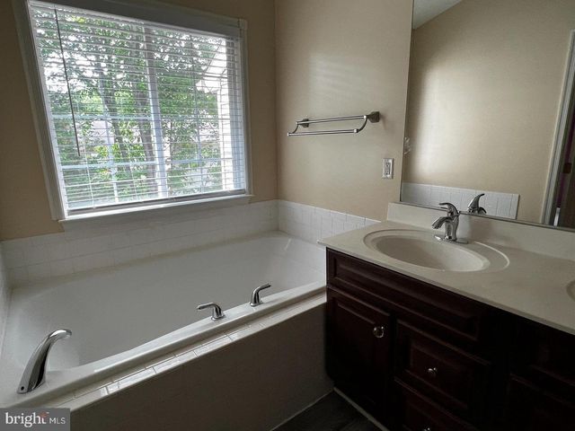 8354 JOVIN CIR, Springfield, VA 22153