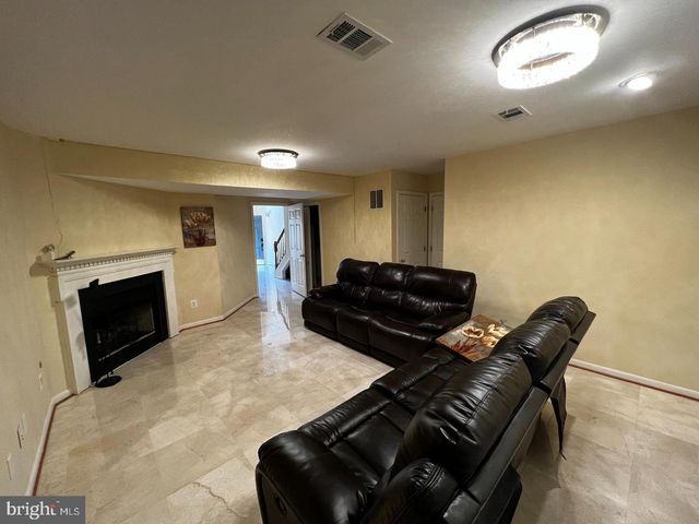 8354 JOVIN CIR, Springfield, VA 22153