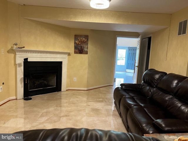 8354 JOVIN CIR, Springfield, VA 22153
