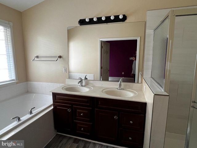 8354 JOVIN CIR, Springfield, VA 22153
