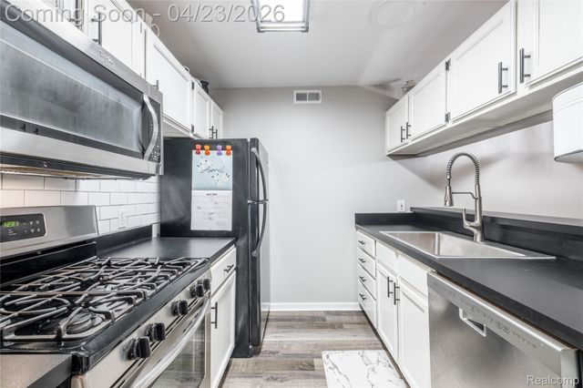 1221 Curzon Court 203, Howell, MI 48843