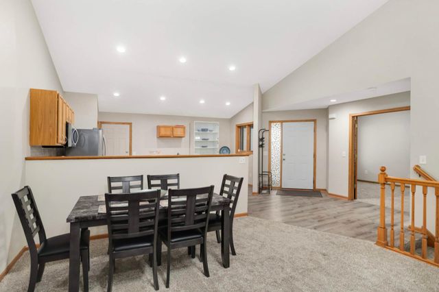 3424 Eagan Oaks Court, Eagan, MN 55123