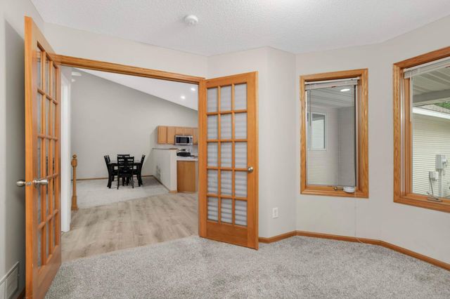 3424 Eagan Oaks Court, Eagan, MN 55123