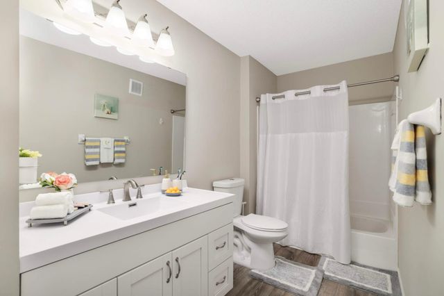 3424 Eagan Oaks Court, Eagan, MN 55123