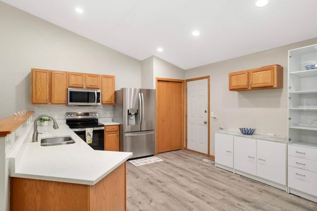 3424 Eagan Oaks Court, Eagan, MN 55123