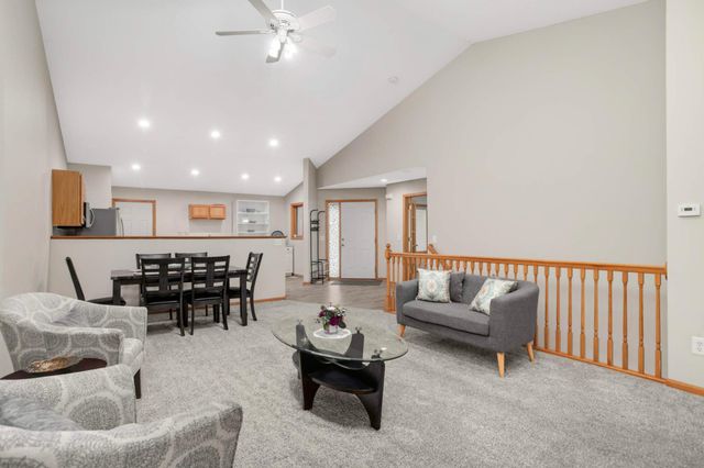 3424 Eagan Oaks Court, Eagan, MN 55123