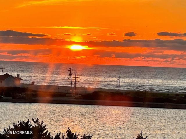 400 Deal Lake Drive 4D, Asbury Park, NJ 07712